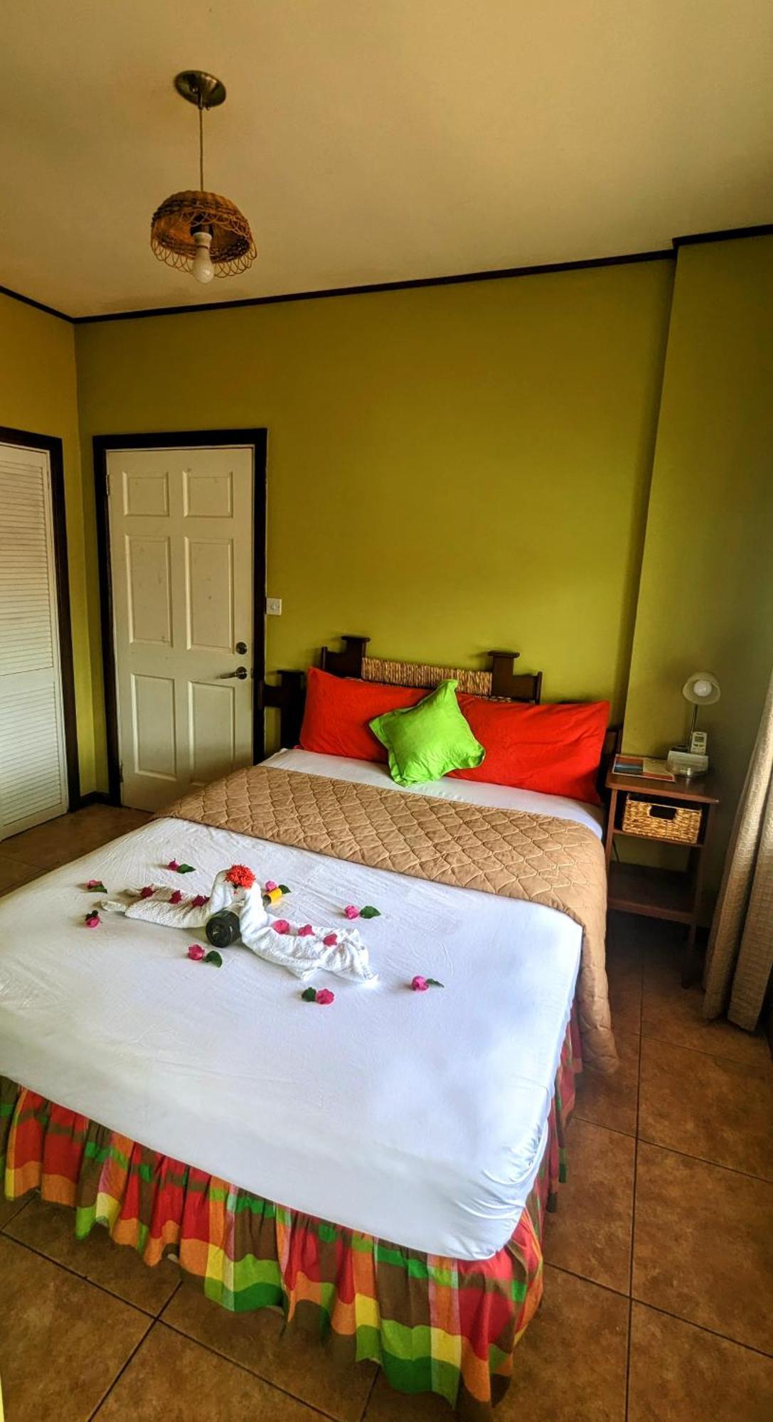 Sunset Lane Hotel Laborie Quarto foto