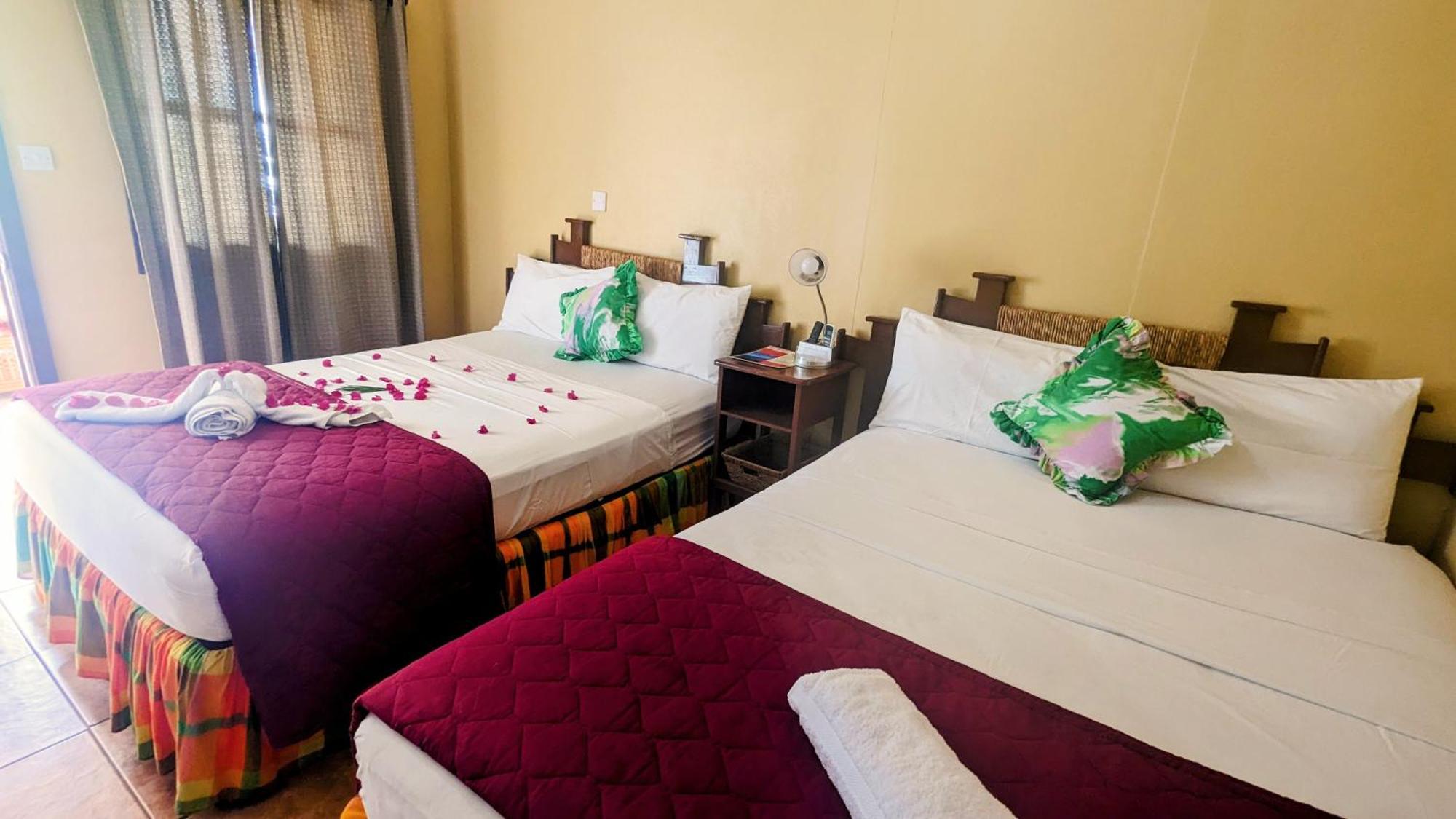 Sunset Lane Hotel Laborie Quarto foto