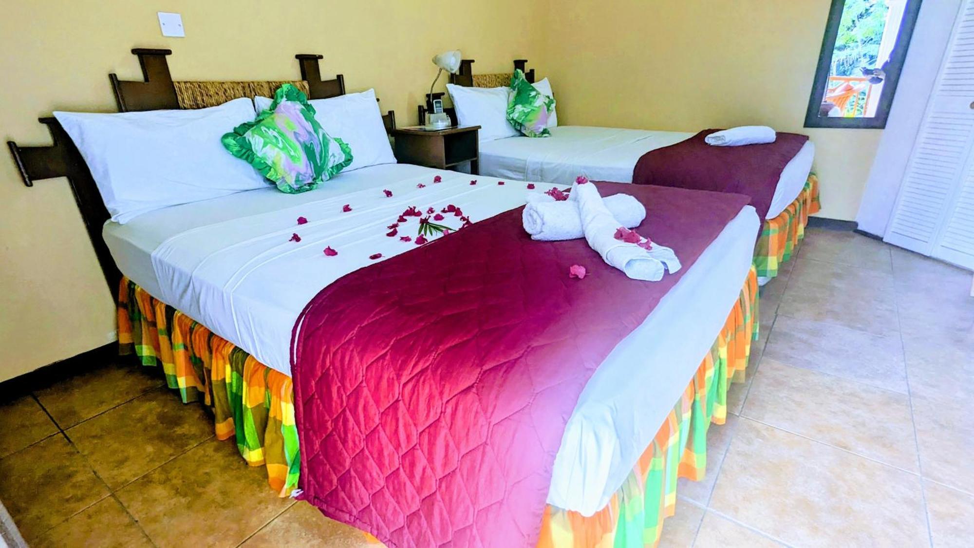 Sunset Lane Hotel Laborie Quarto foto