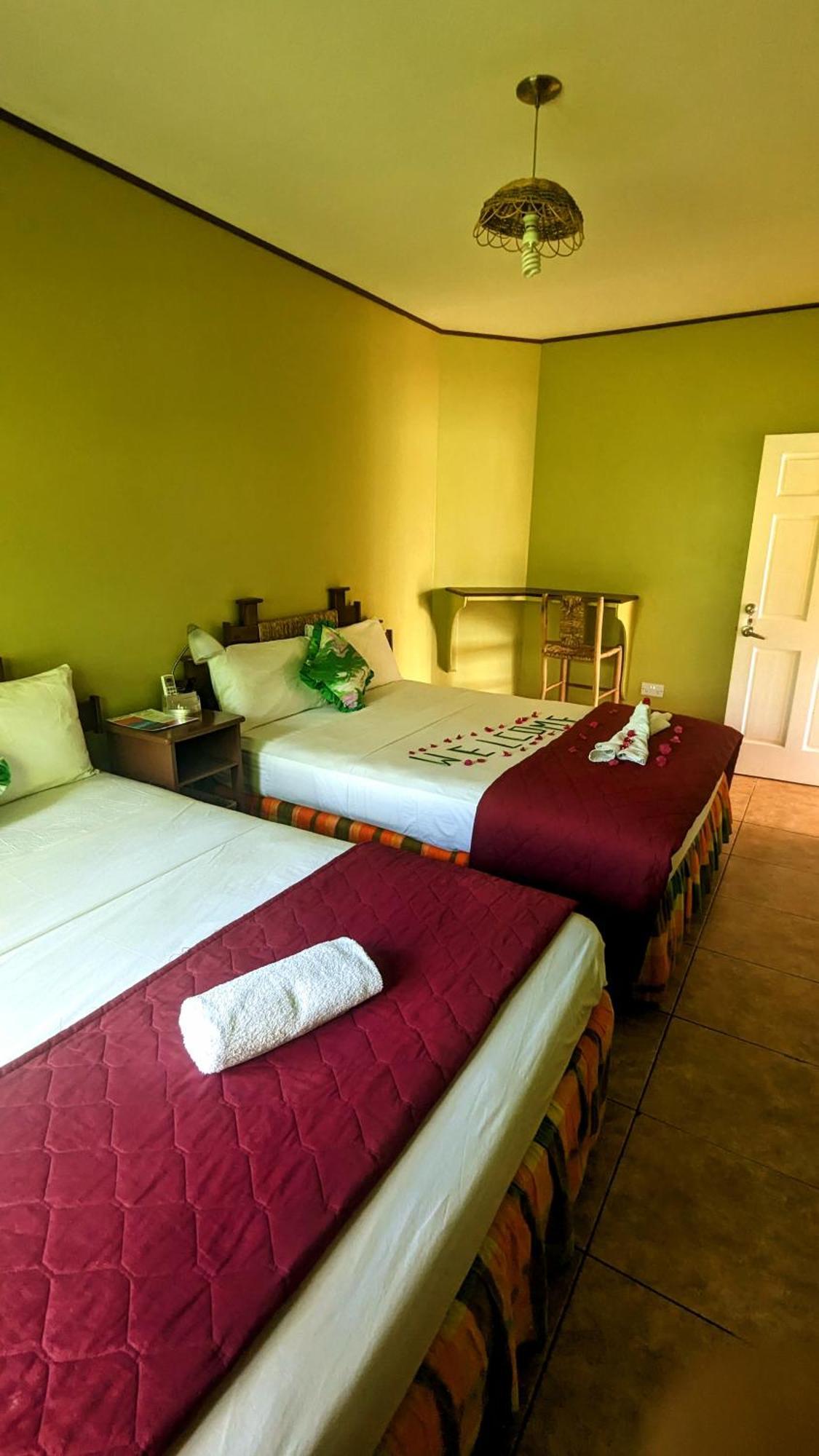 Sunset Lane Hotel Laborie Quarto foto