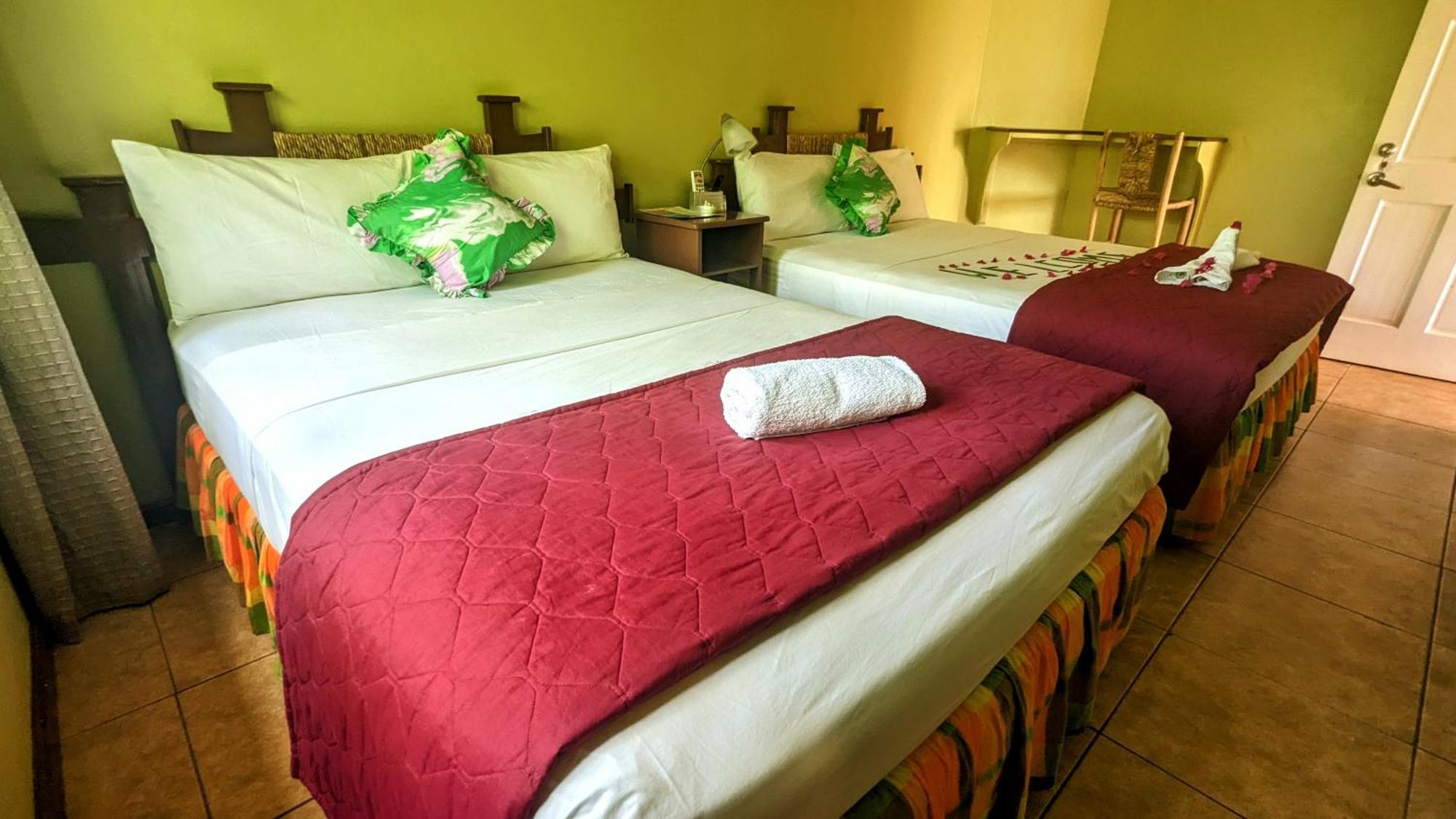Sunset Lane Hotel Laborie Quarto foto