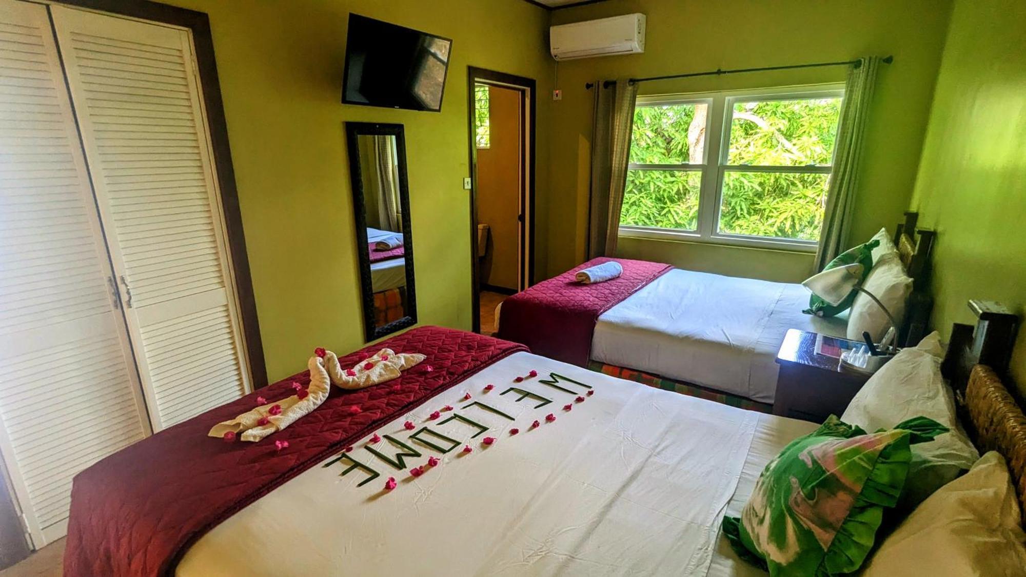Sunset Lane Hotel Laborie Quarto foto